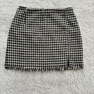NWOT Christian Siriano Wool Houndstooth Fringed Black Beige Mini Skirt- Size M